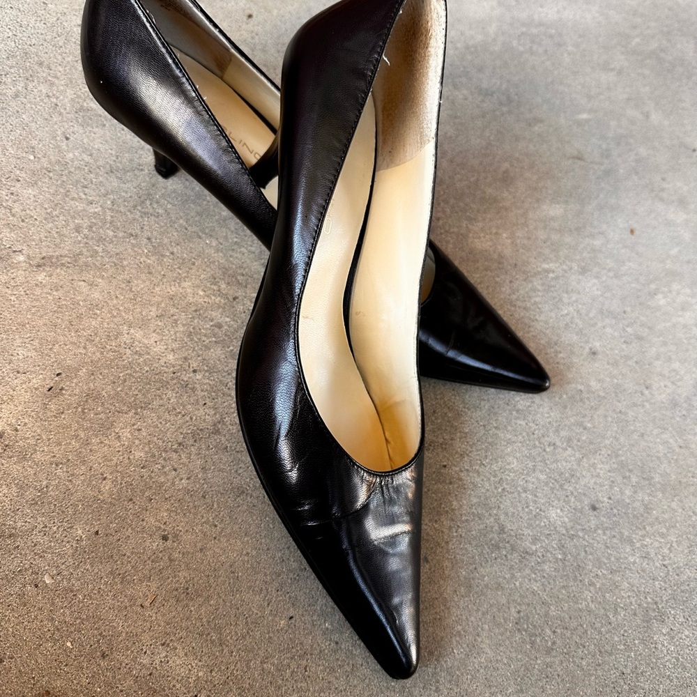 BANDOLINO Black Pointed Toe Heels - Picture 2 of 13